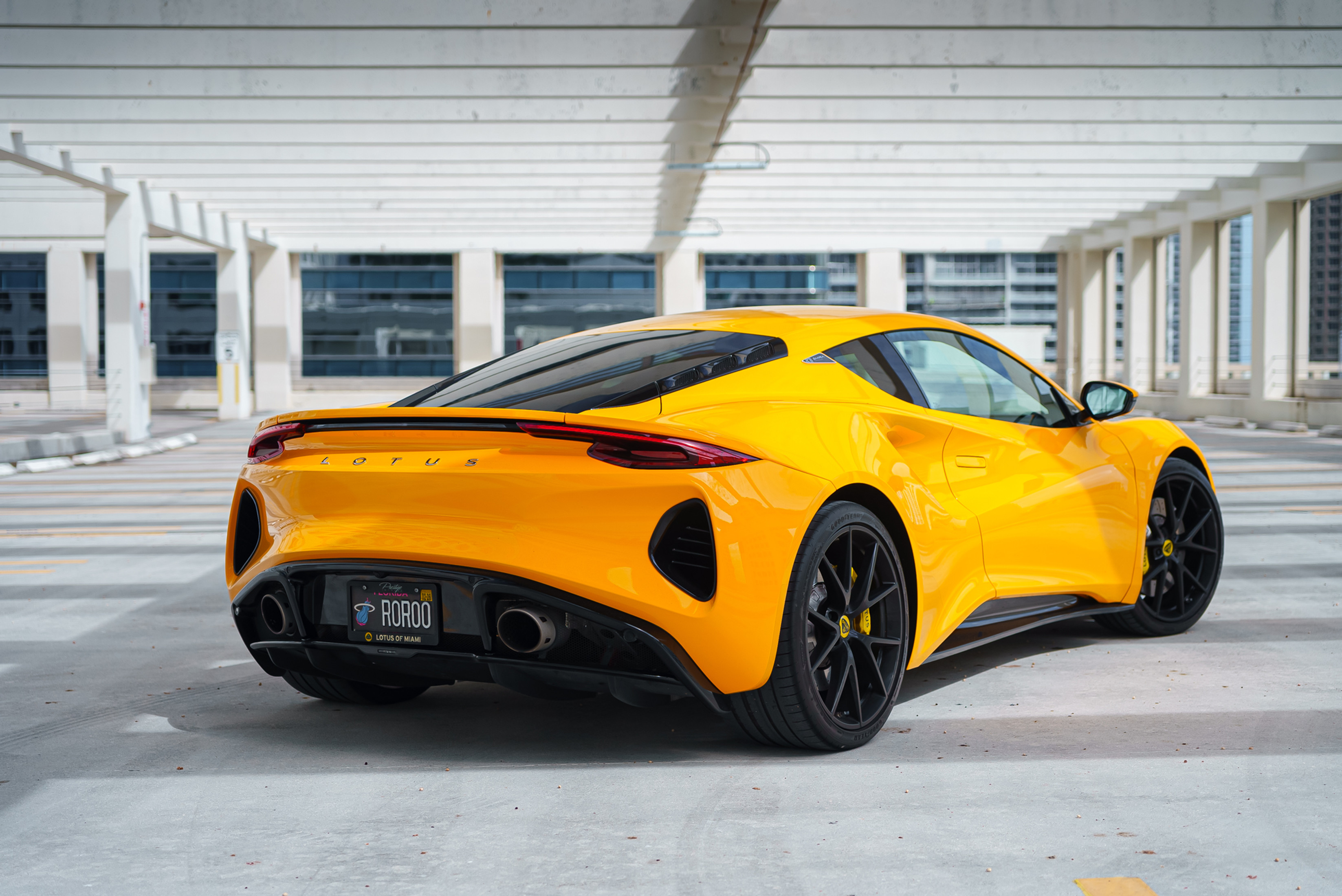 Lotus Emira Yellow — photo 13