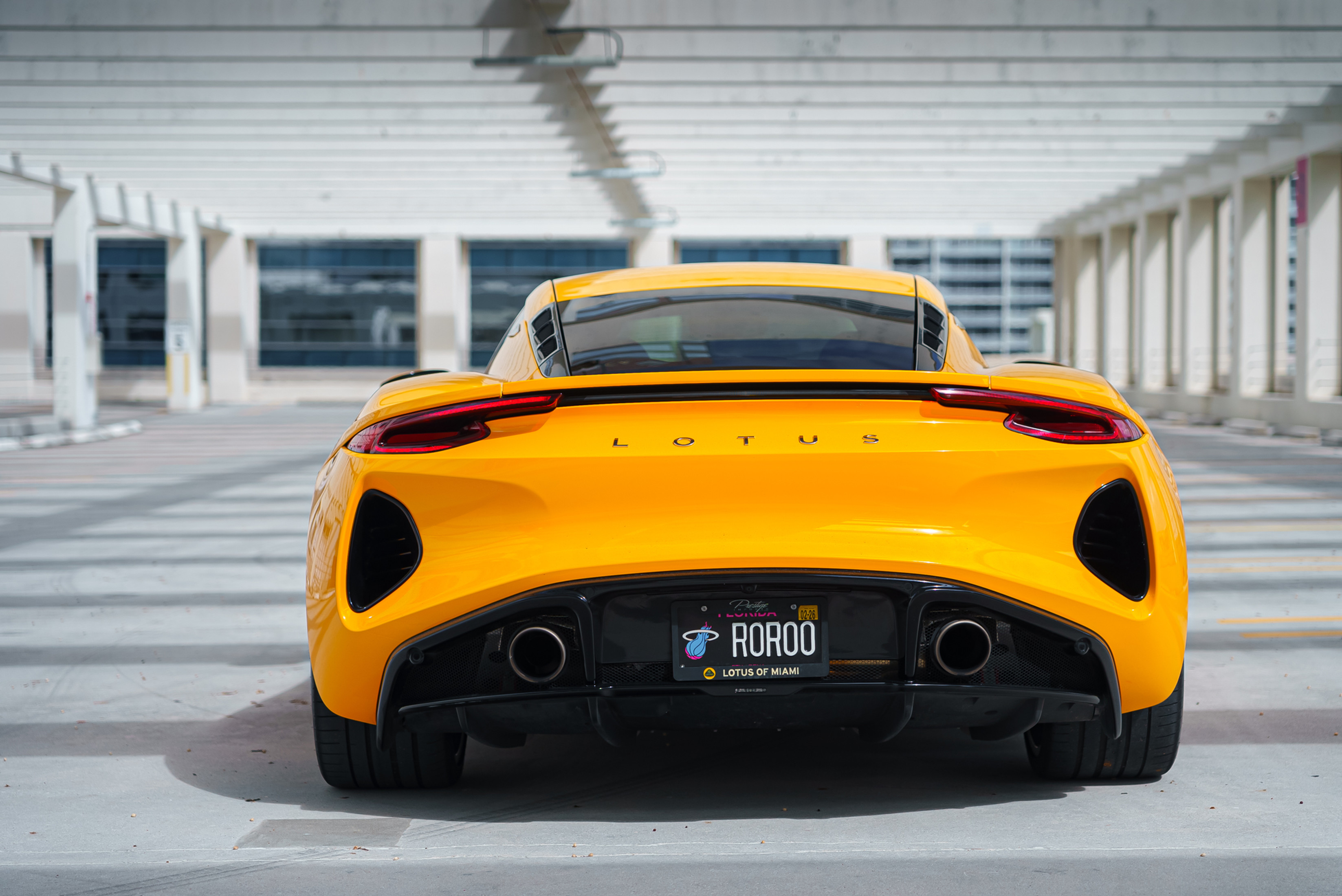 Lotus Emira Yellow — photo 14