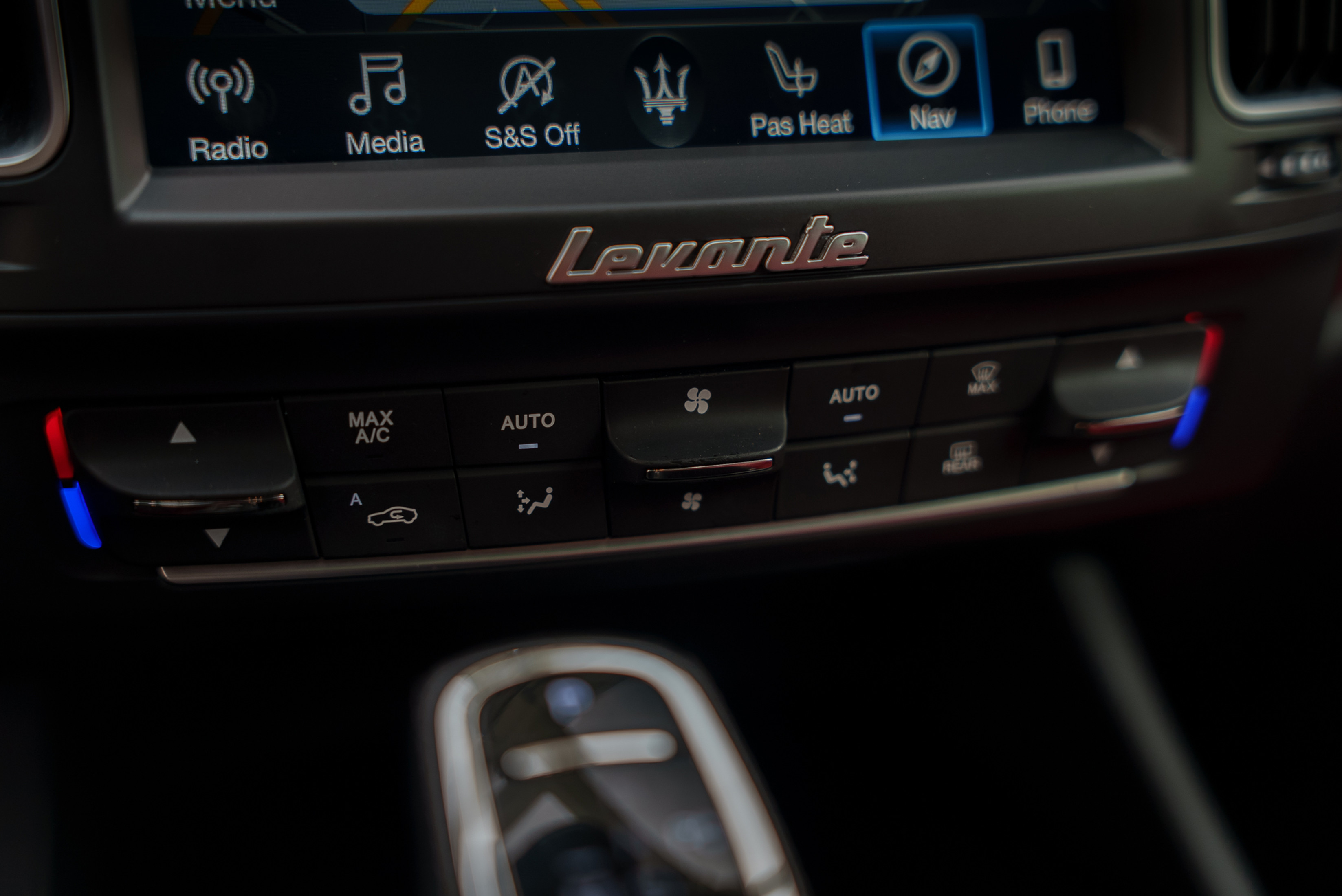 Maserati Levante Blue 2019 — interior dashboard