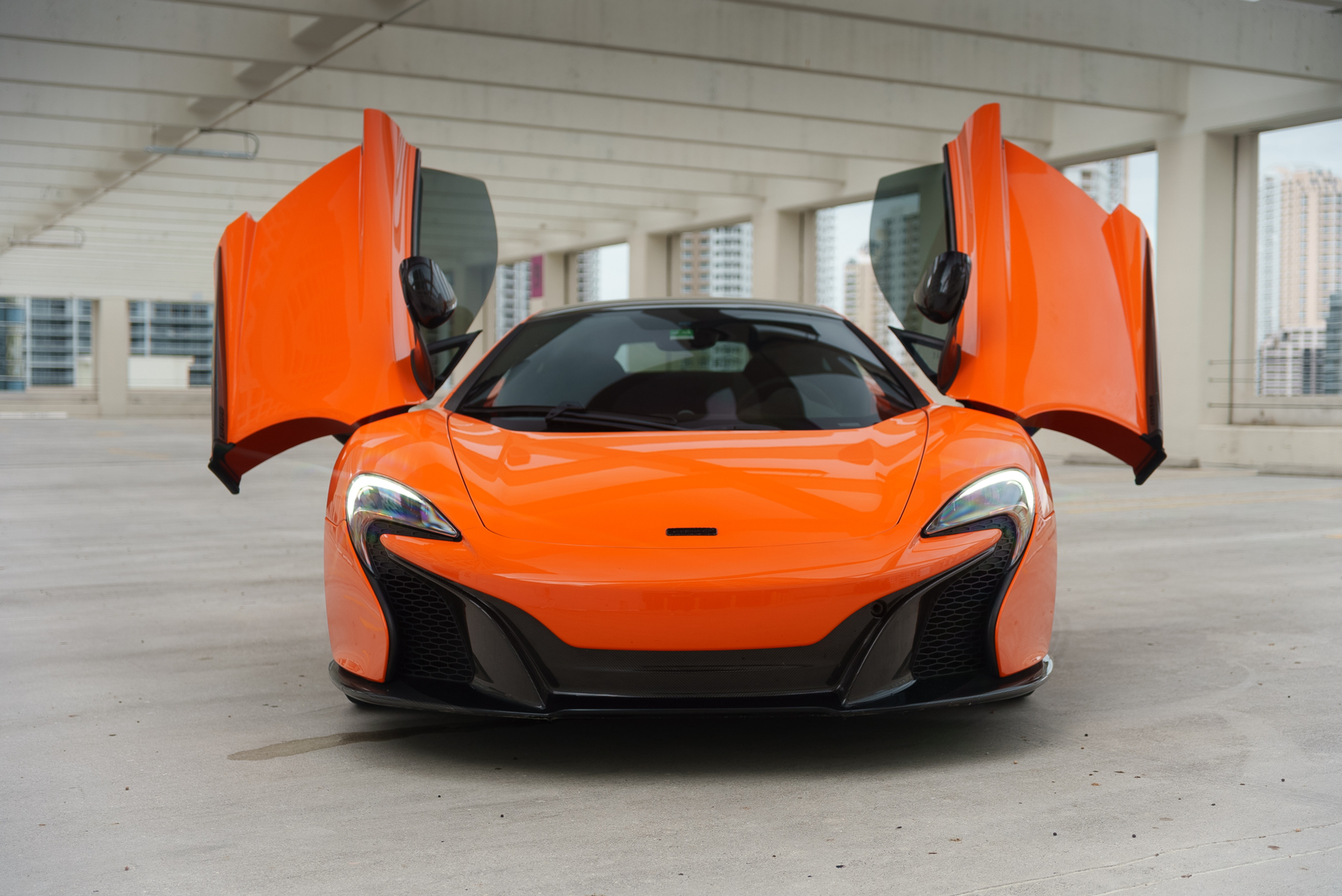 McLaren 650S Orange — exterior side view