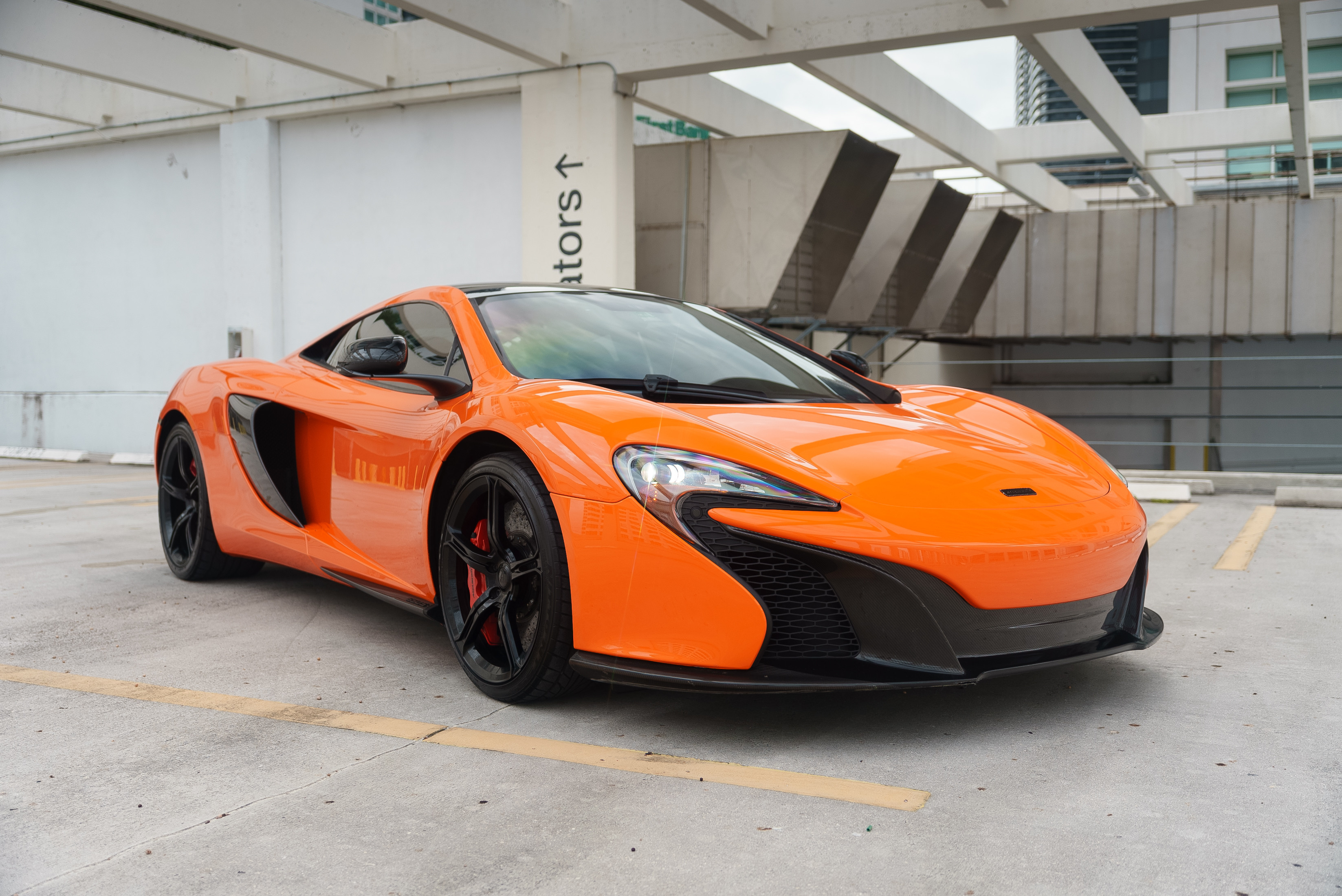 McLaren 650S Orange — interior dashboard