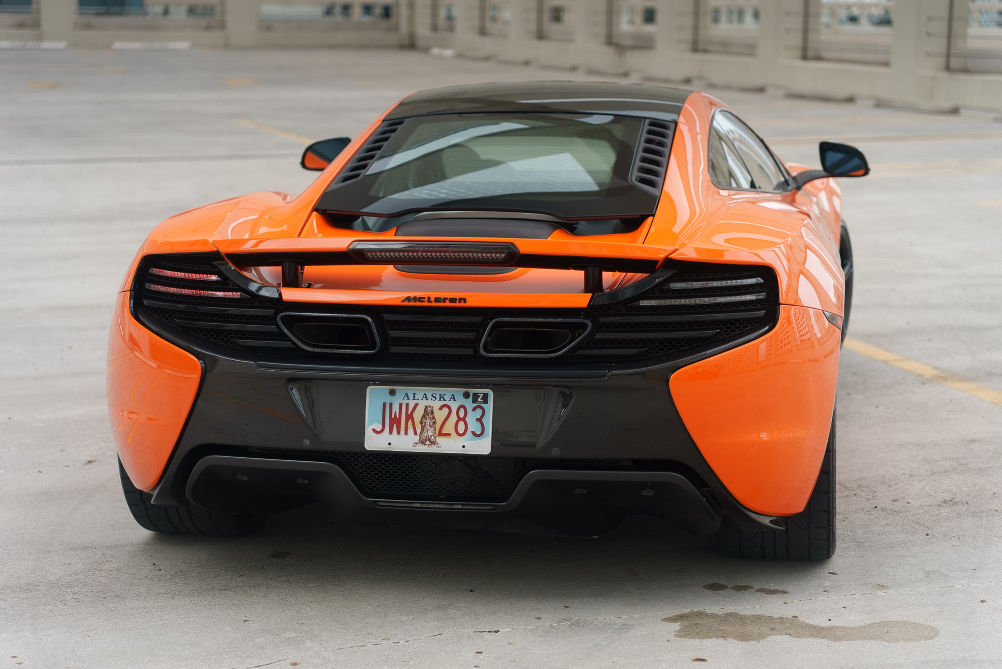 McLaren 650S Orange — interior seats