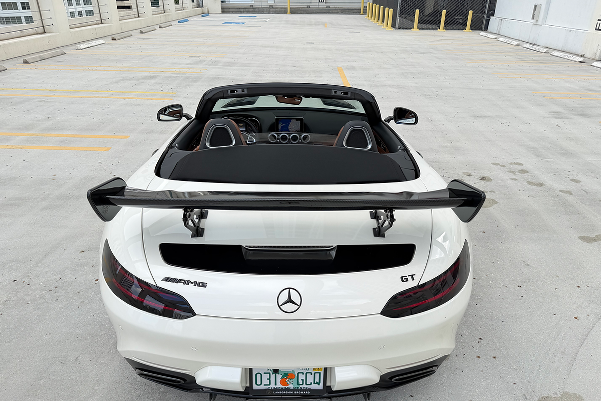 Mercedes-Benz AMG GT White 2022 — interior seats