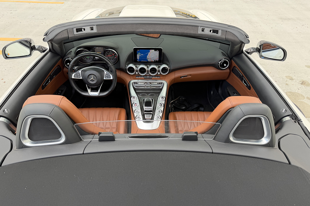 Mercedes-Benz AMG GT White 2022 — photo 10