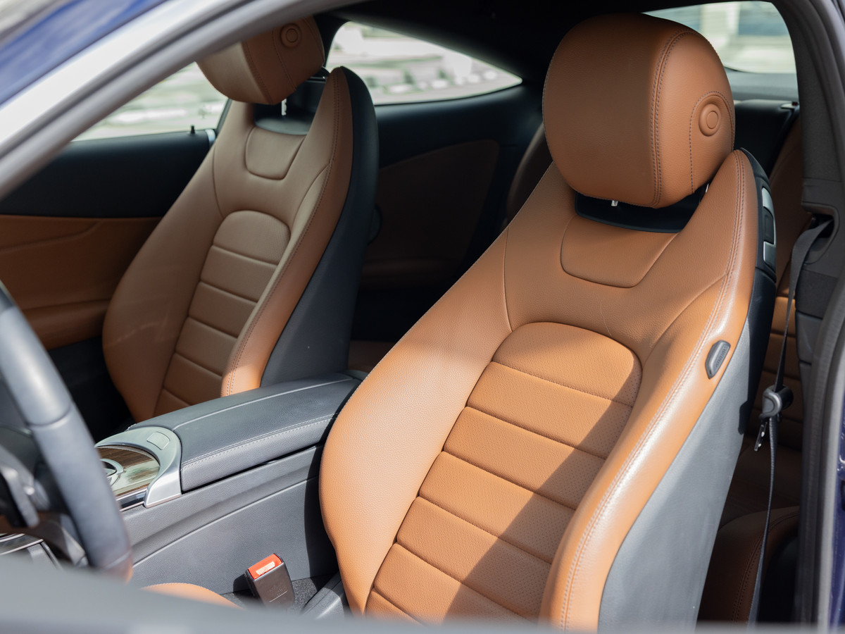 Mercedes-Benz C300 White — photo 9