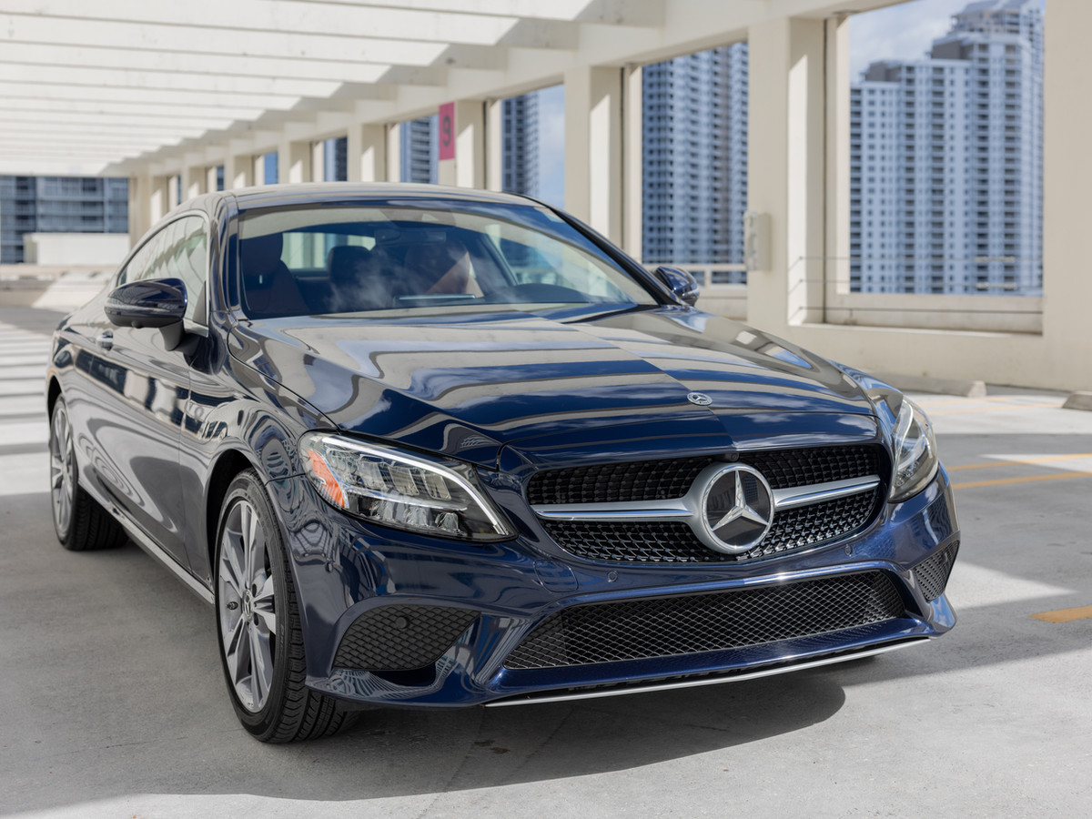 Mercedes-Benz C300 White — exterior side view
