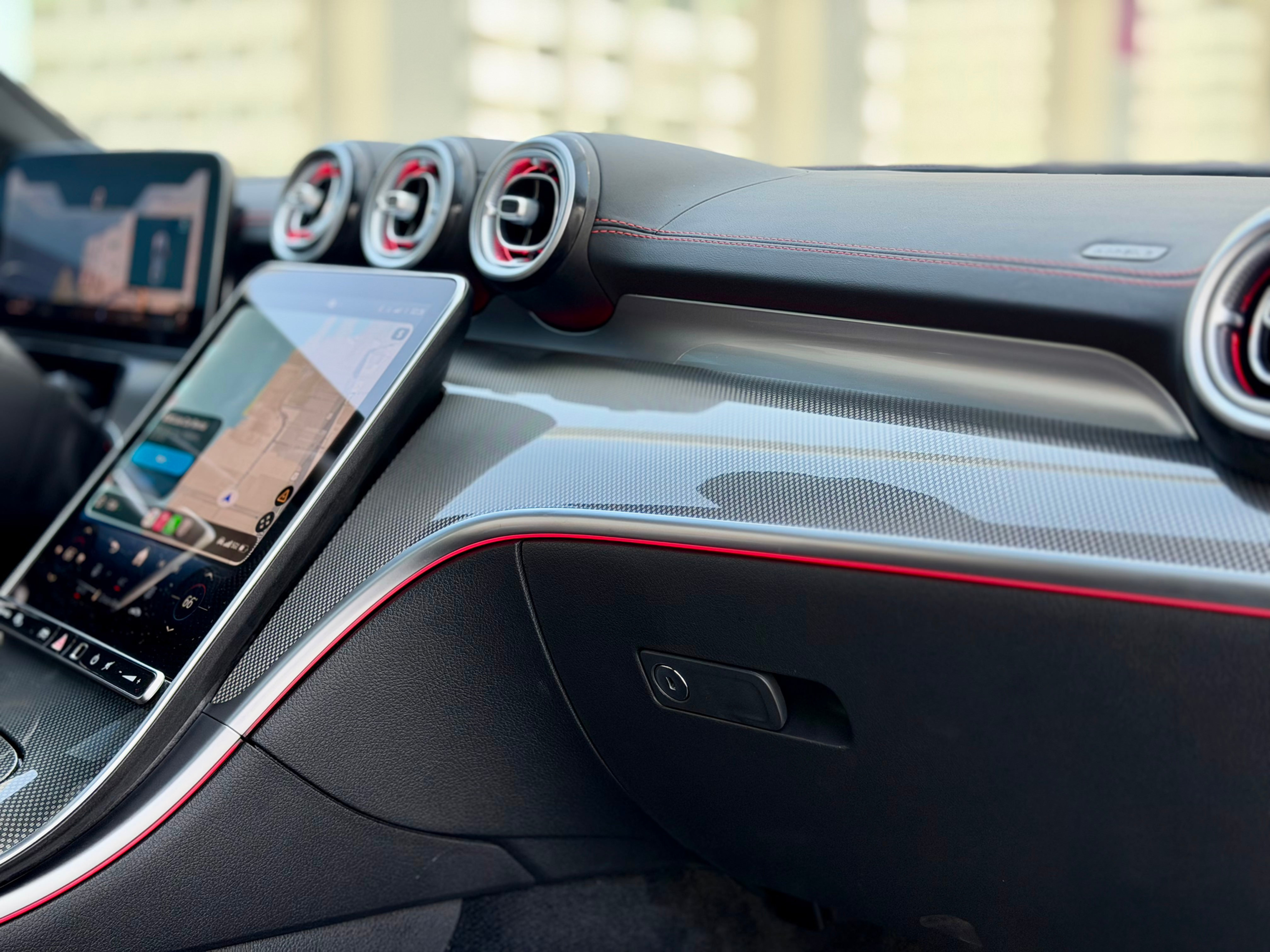 Mercedes-Benz C43 AMG White — photo 12