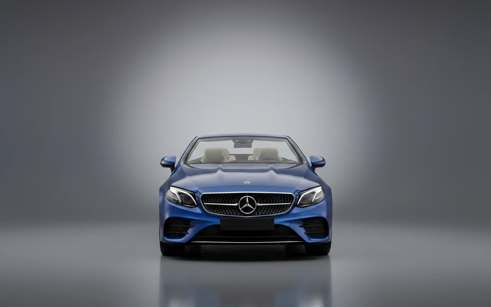 Mercedes-Benz E450 Convertible Azul 2023 — exterior side view