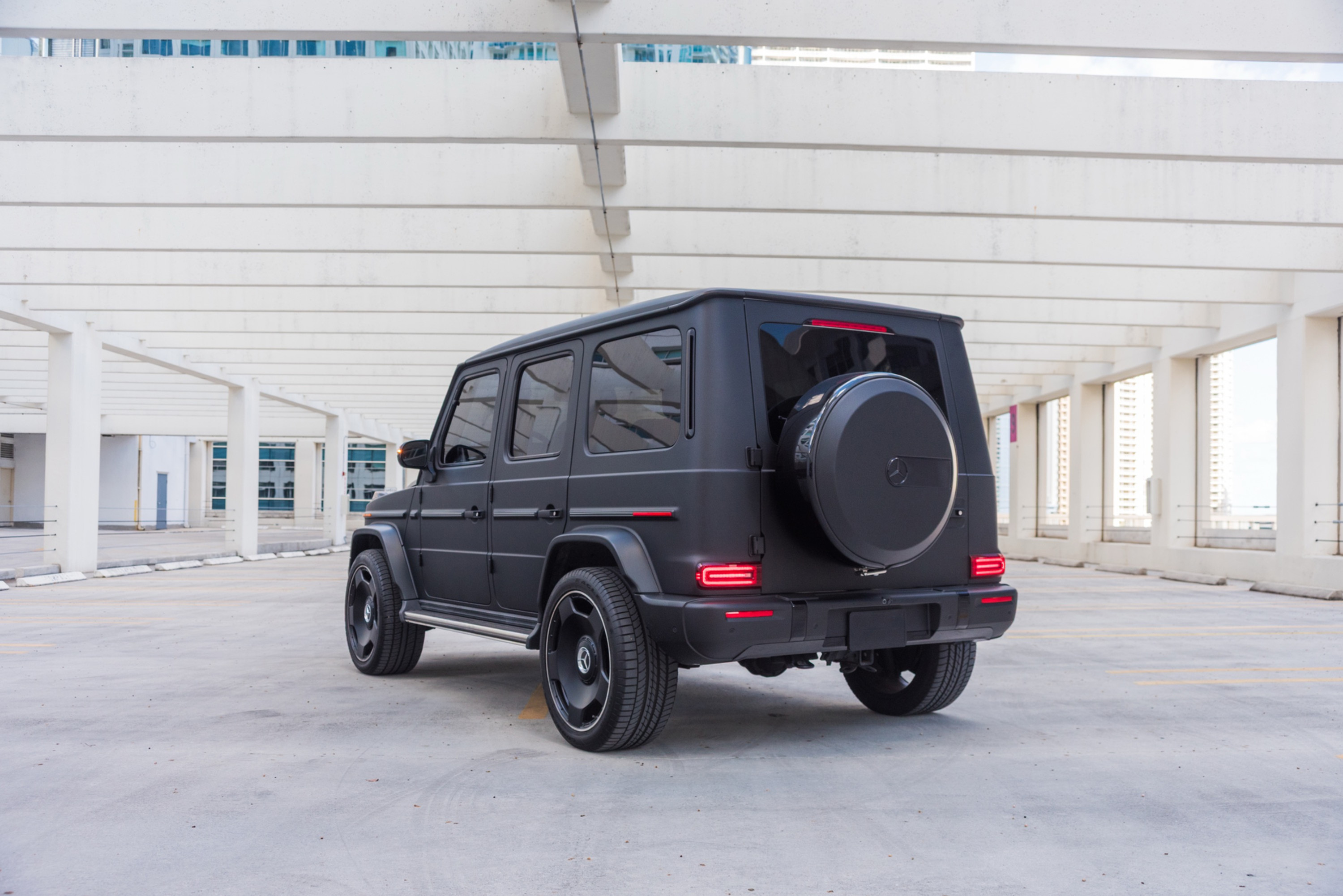 Mercedes-Benz G 550 White — interior dashboard
