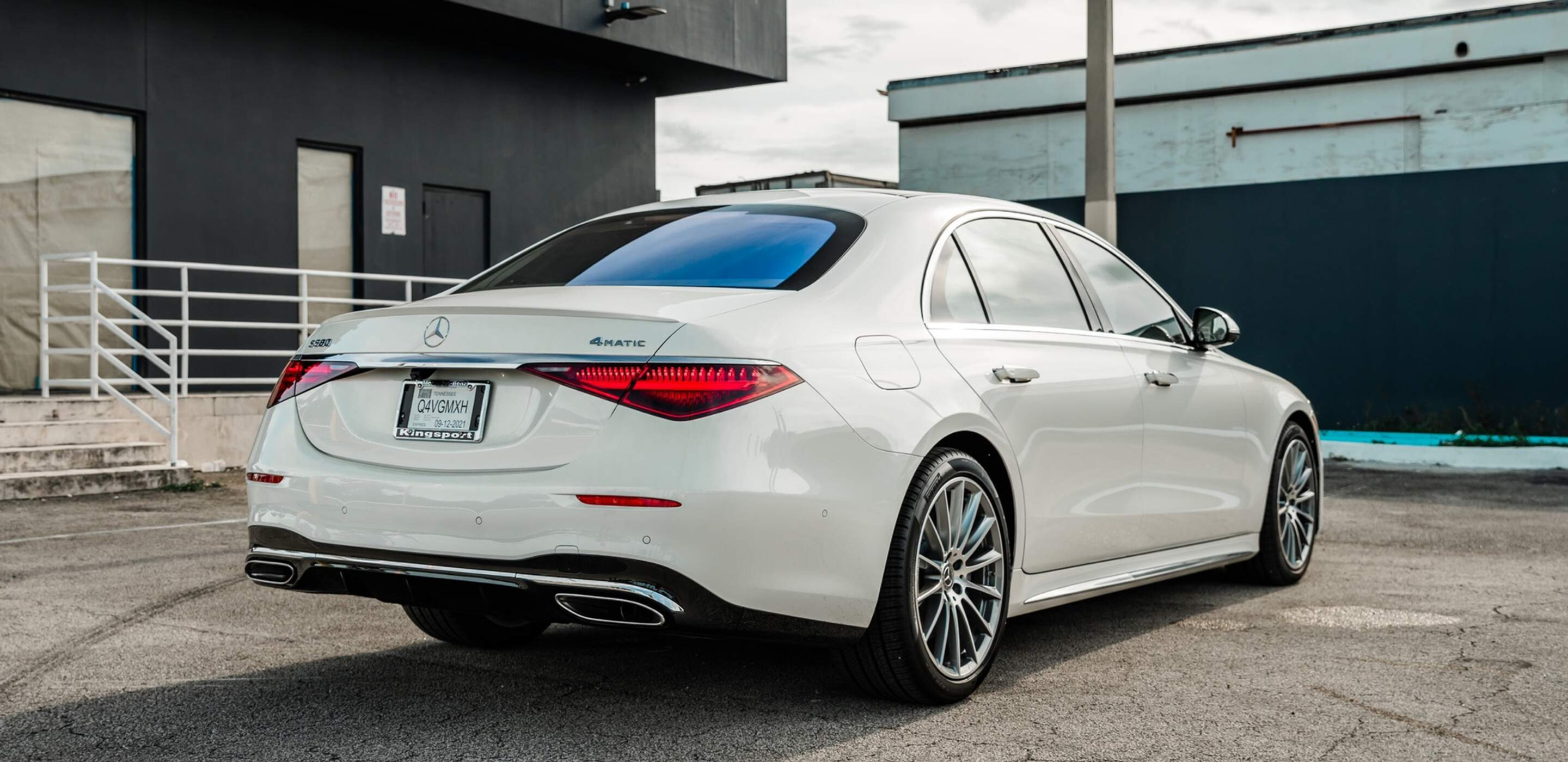 Mercedes-Benz S580 Black 2021 — interior seats