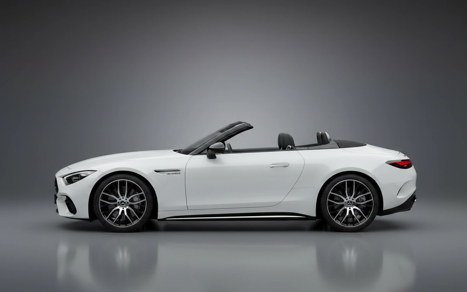 Mercedes-Benz SL43 White 2022 — exterior rear view