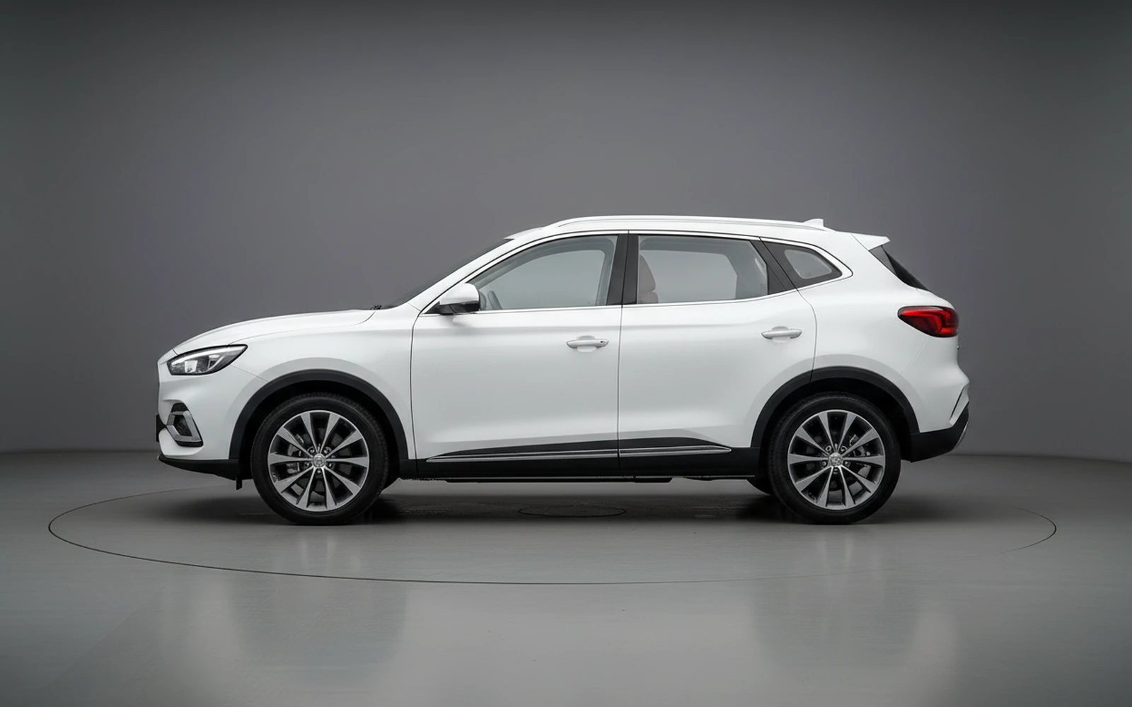 Mg One White 2025 — exterior rear view