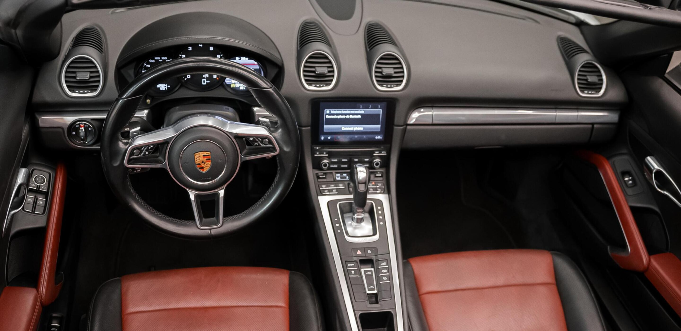 Porsche 718 Boxster Red — photo 14