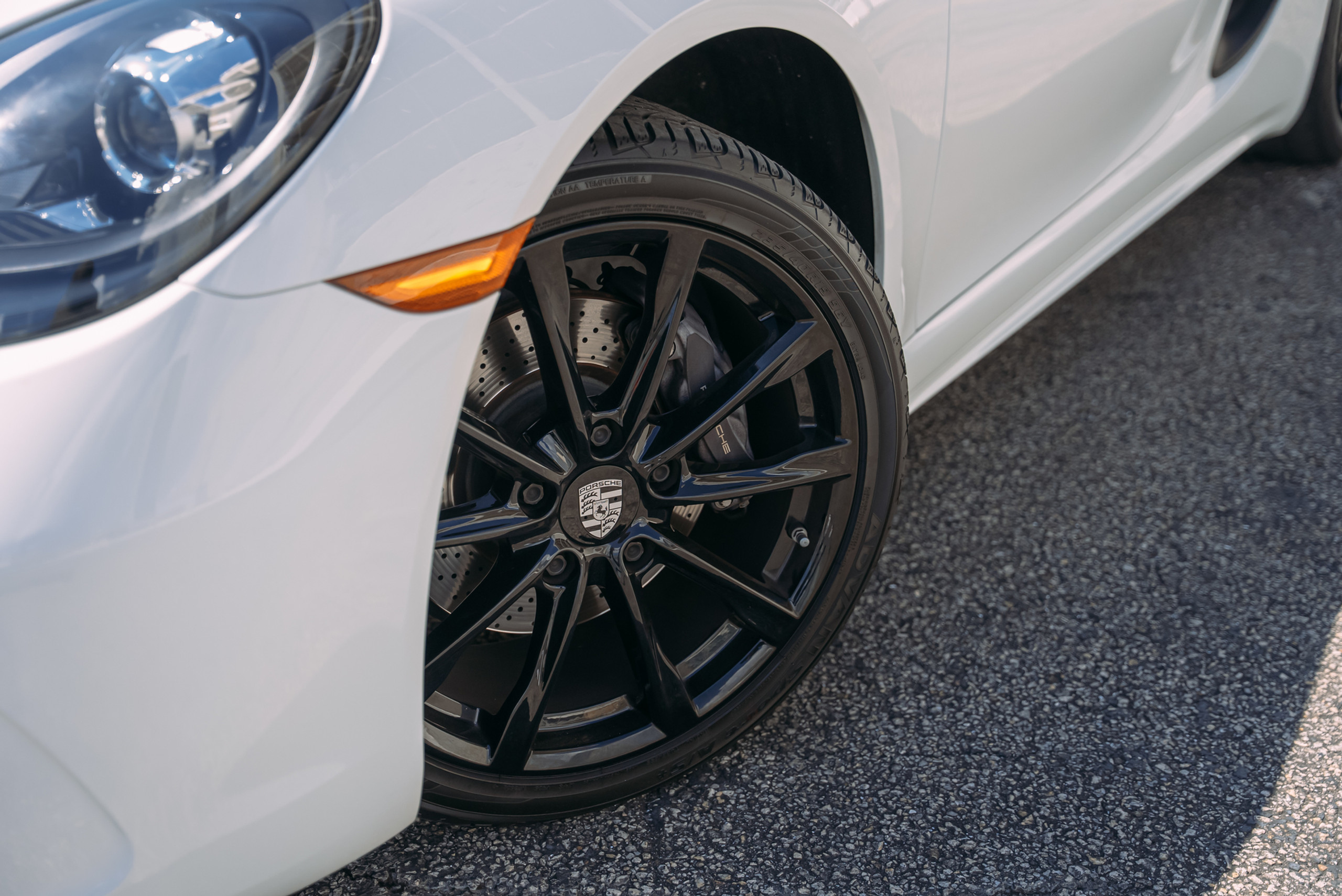 Porsche 718 Boxster Red — interior seats