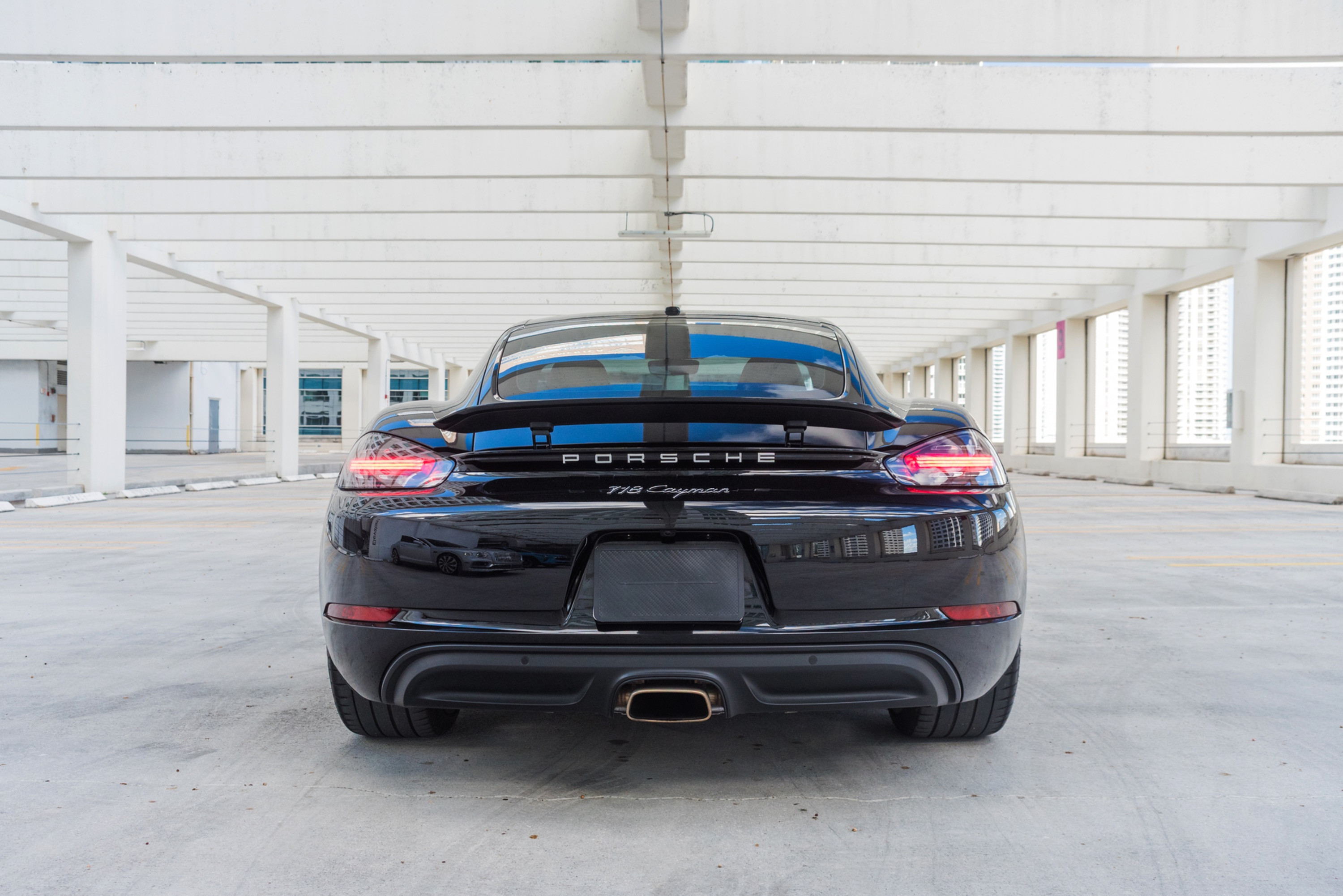 Porsche 718 Cayman White — exterior rear view