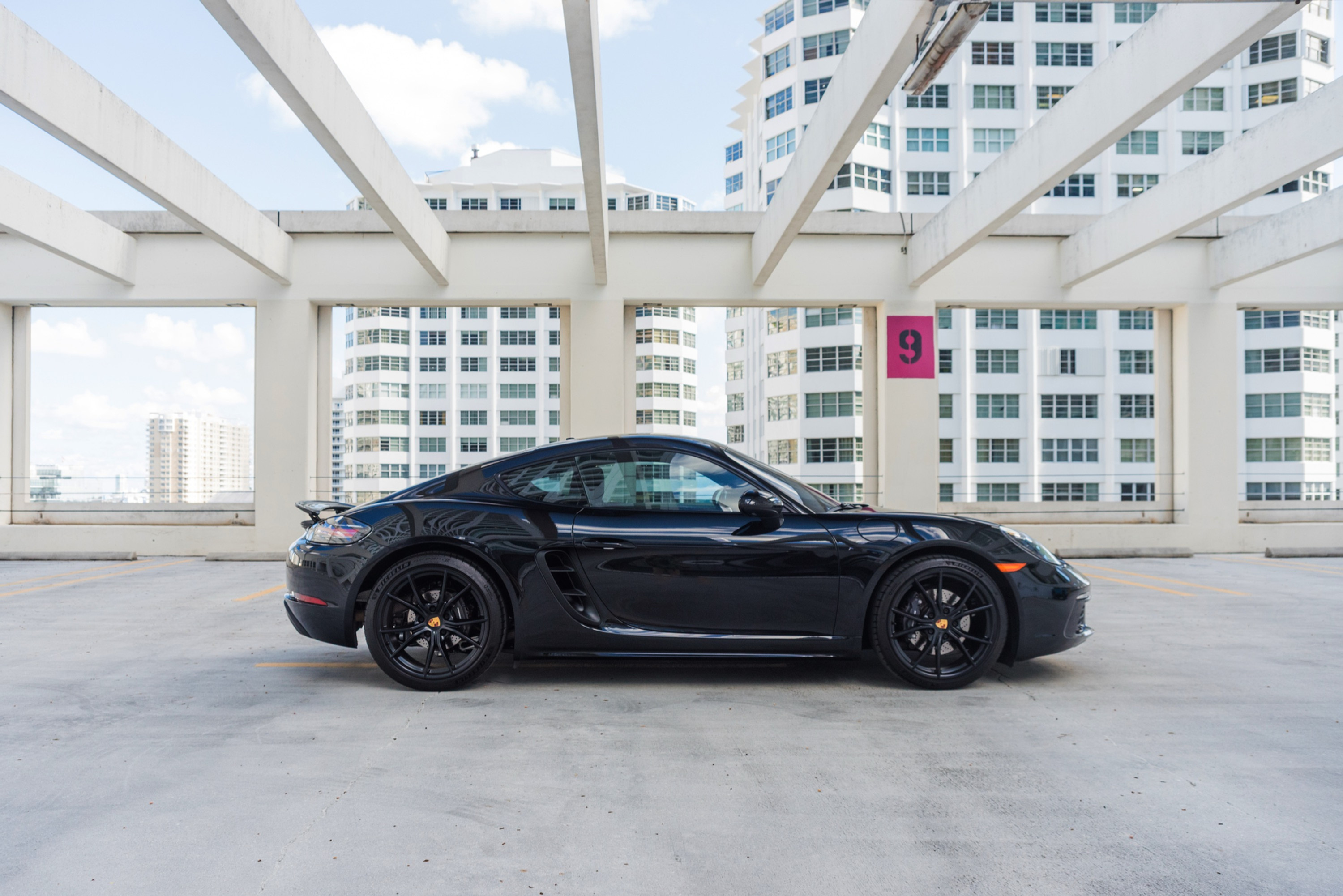 Porsche 718 Cayman White — interior seats