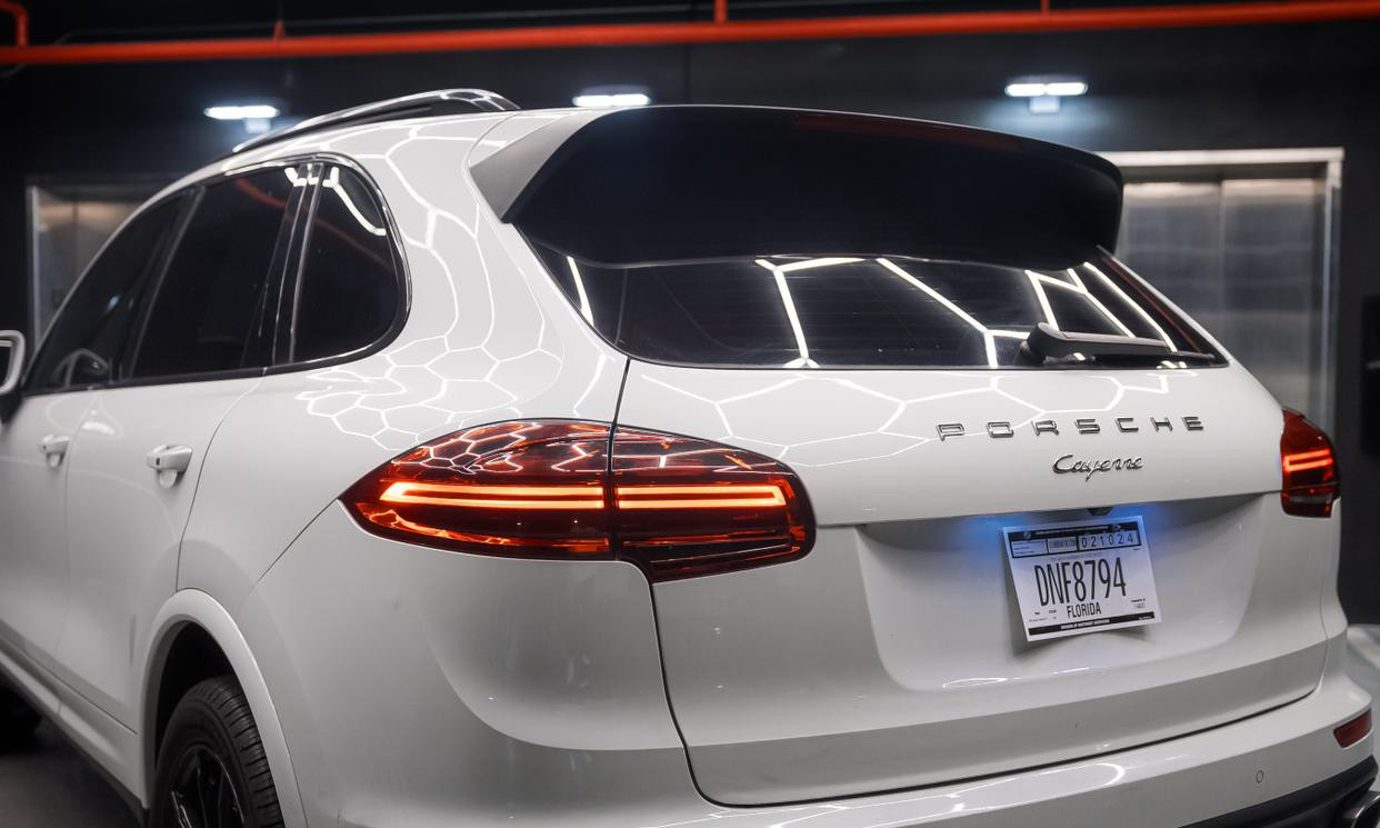 Porsche Cayenne Black 2017 — photo 9