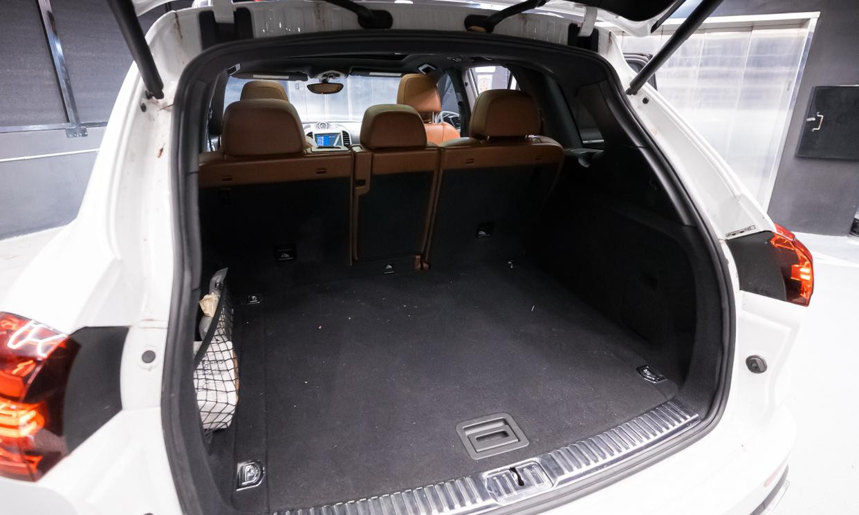 Porsche Cayenne Black 2017 — photo 10