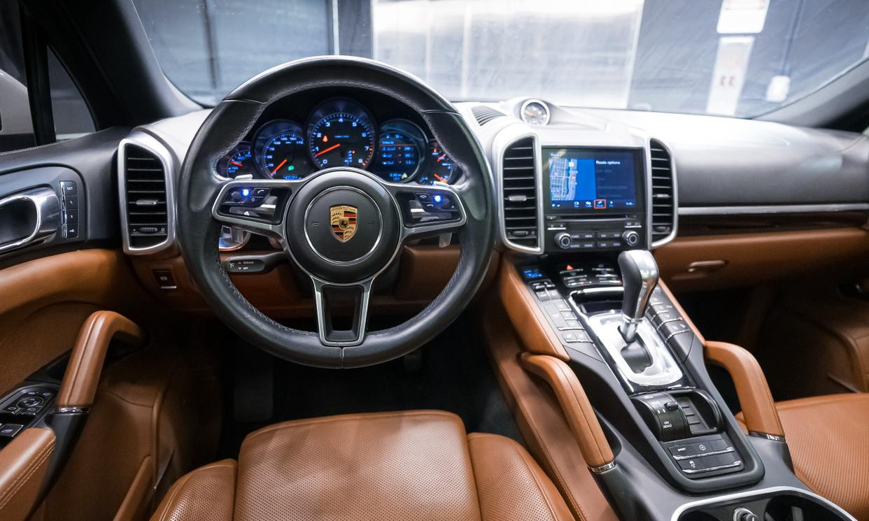 Porsche Cayenne Black 2017 — exterior side view