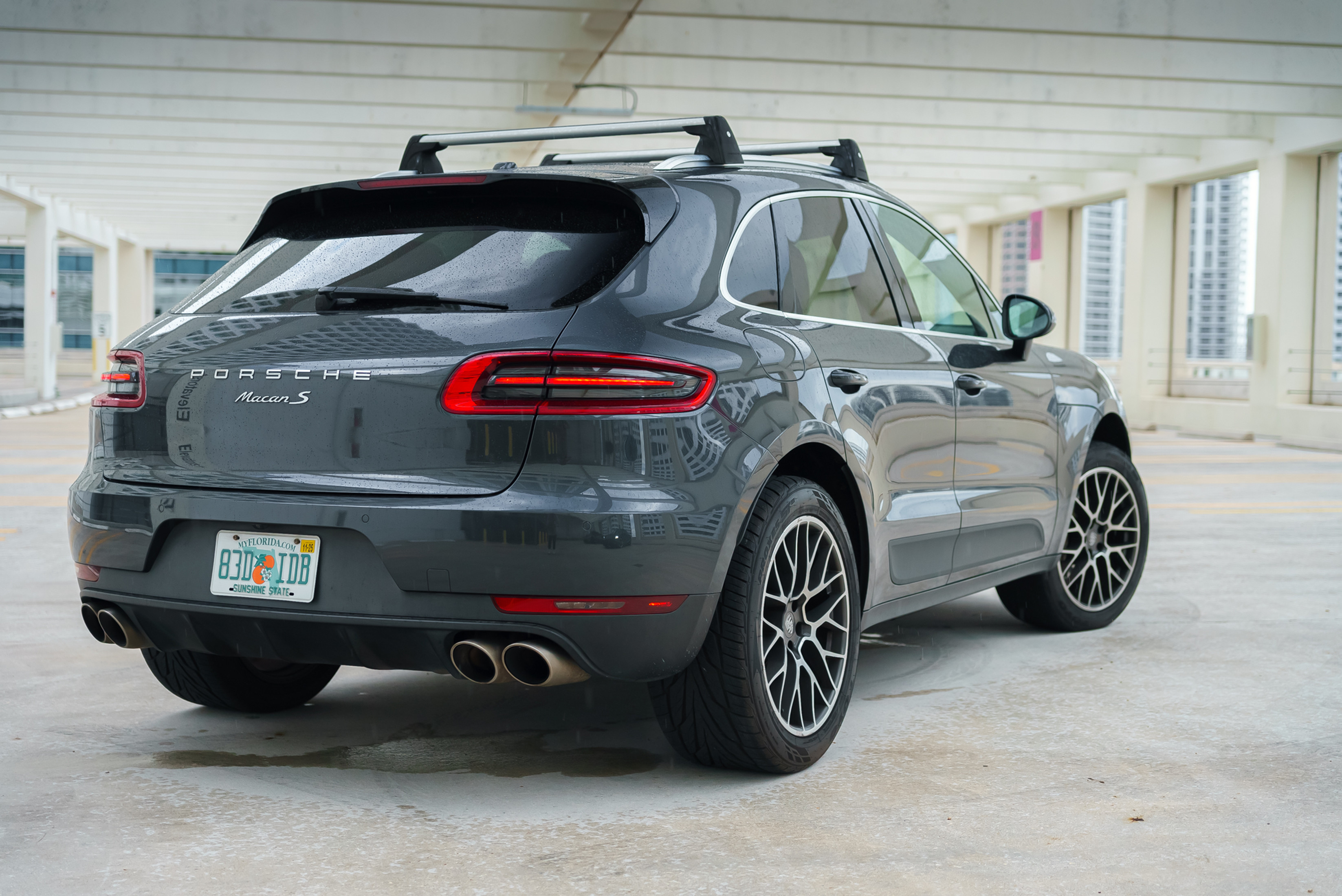 Porsche Macan White — exterior rear view