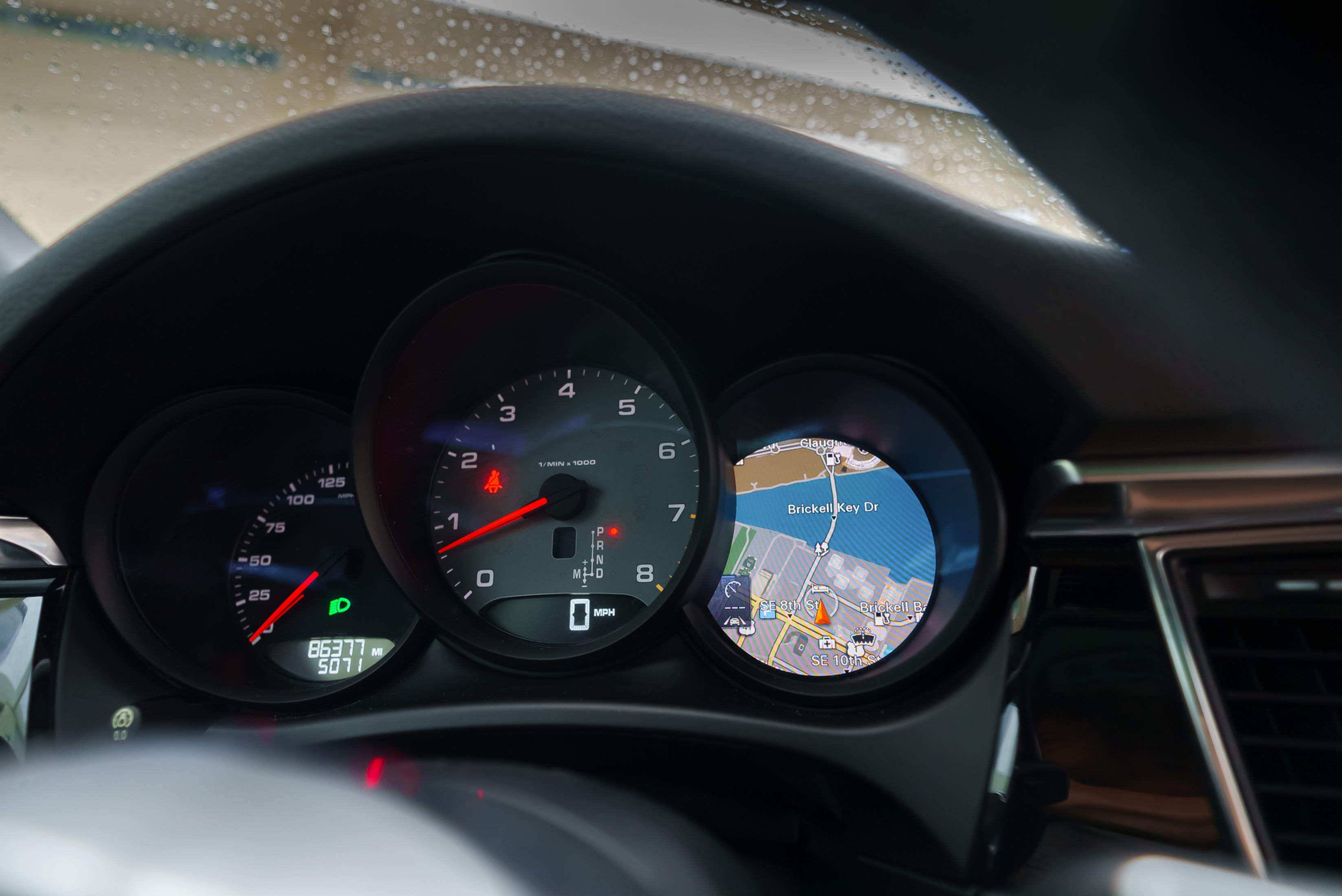 Porsche Macan White — interior dashboard