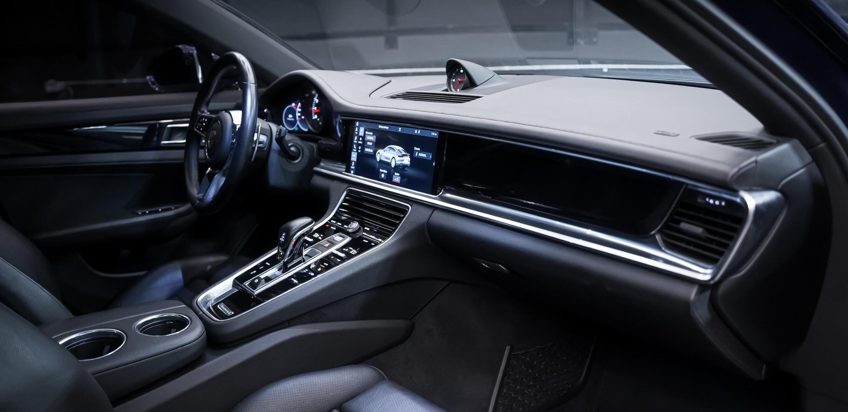 Porsche Panamera Black 2020 — interior dashboard