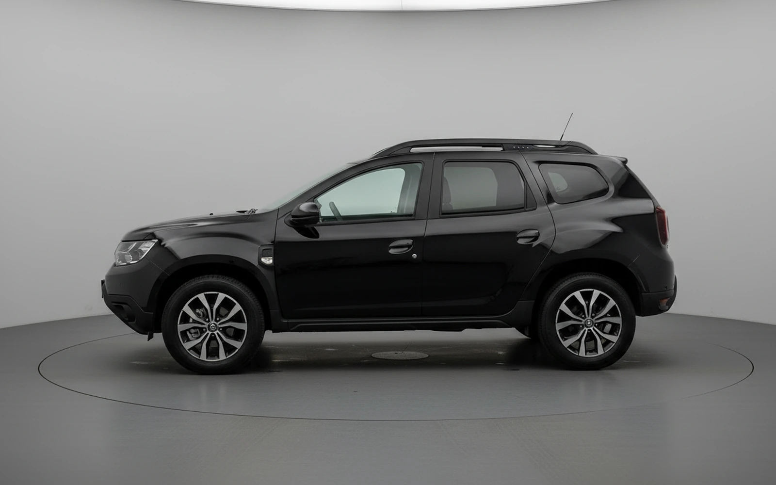 Renault Duster Black 2025 — exterior rear view