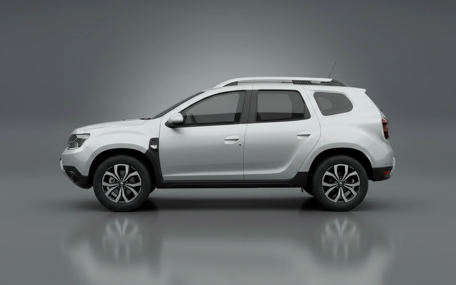 Renault Duster Silver 2025 — exterior rear view