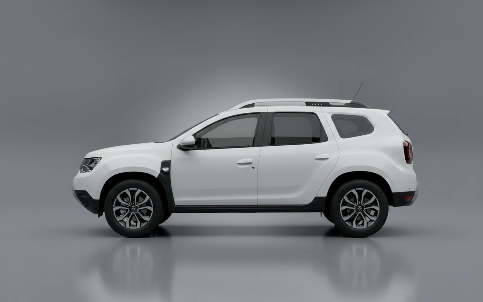Renault Duster White 2025 — exterior rear view