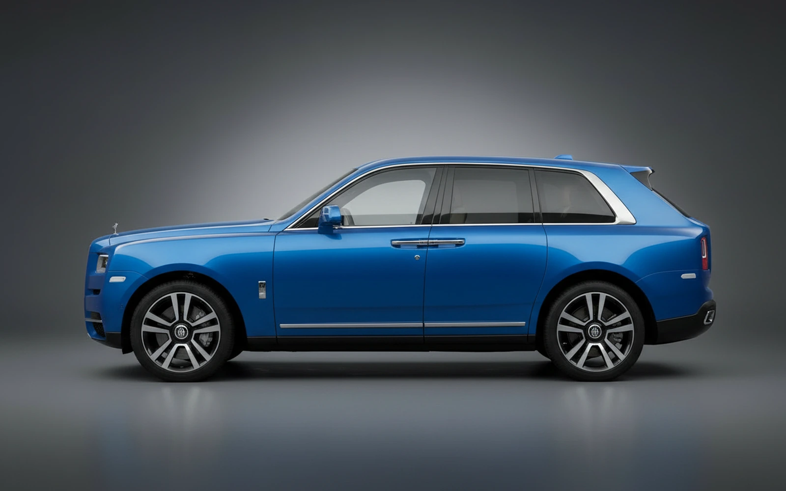 Rolls-Royce Cullinan Blue 2022 — exterior rear view
