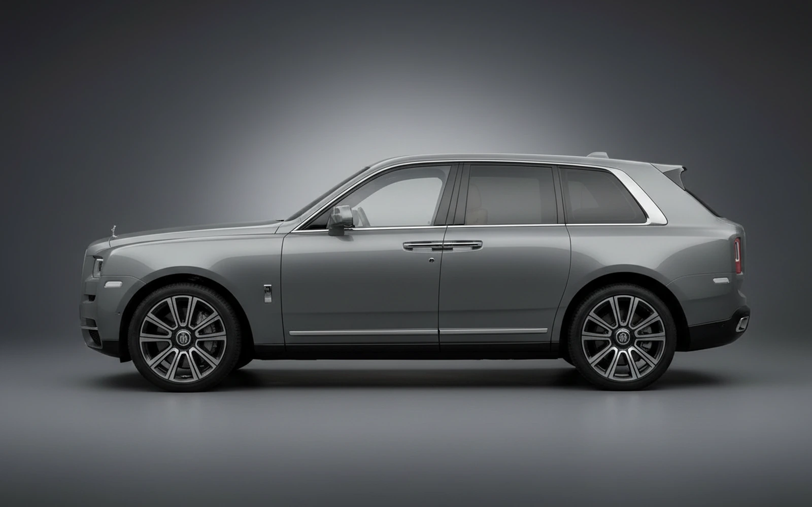 Rolls-Royce Cullinan Gris 2022 — exterior rear view