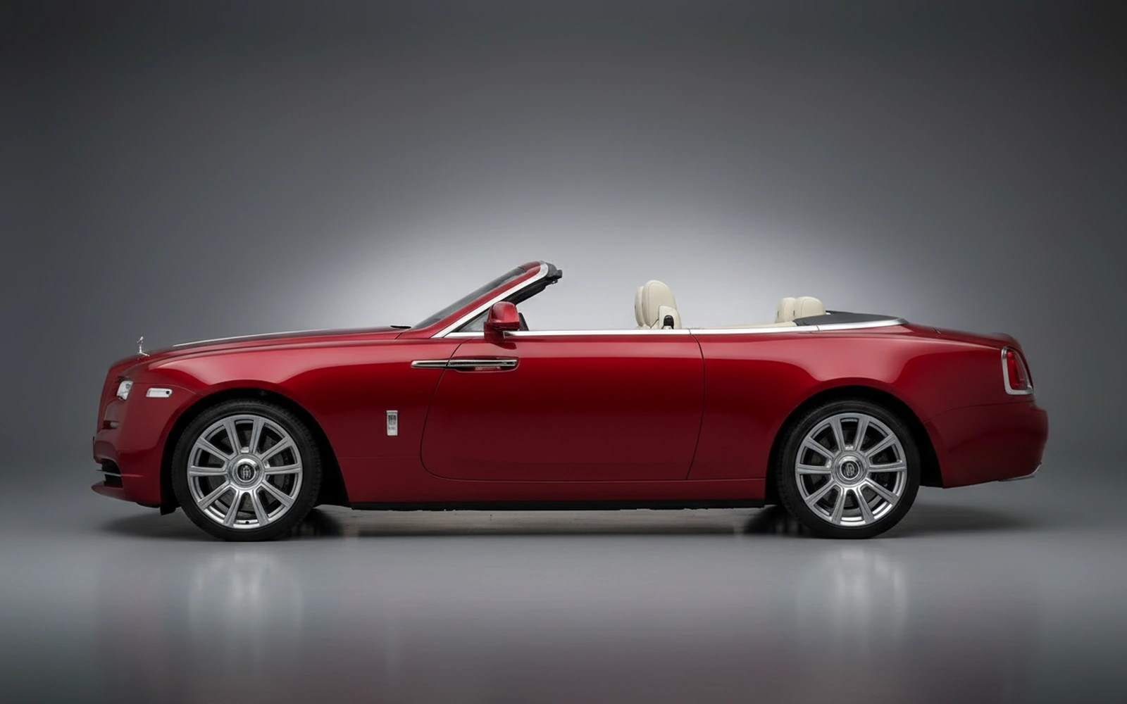 Rolls-Royce Dawn Rojo 2022 — exterior rear view
