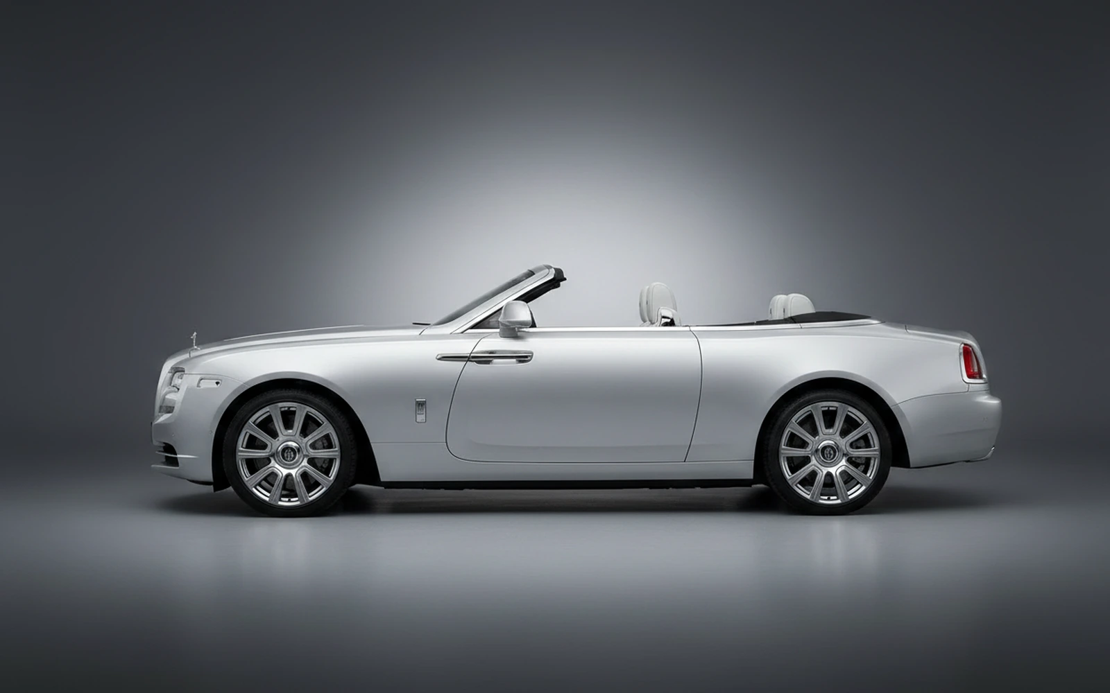 Rolls-Royce Dawn Plata 2022 — exterior rear view