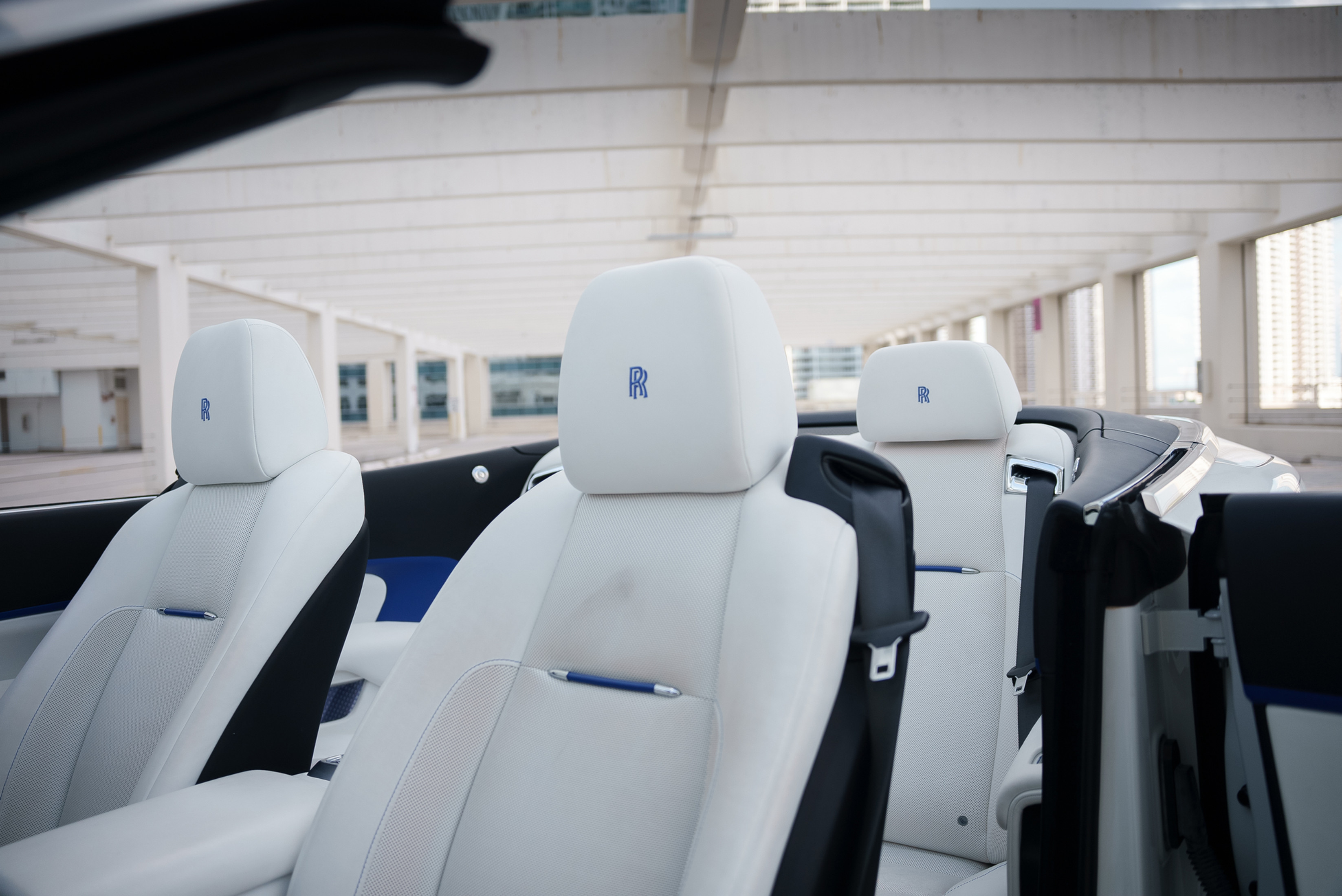 Rolls-Royce Dawn White — exterior side view