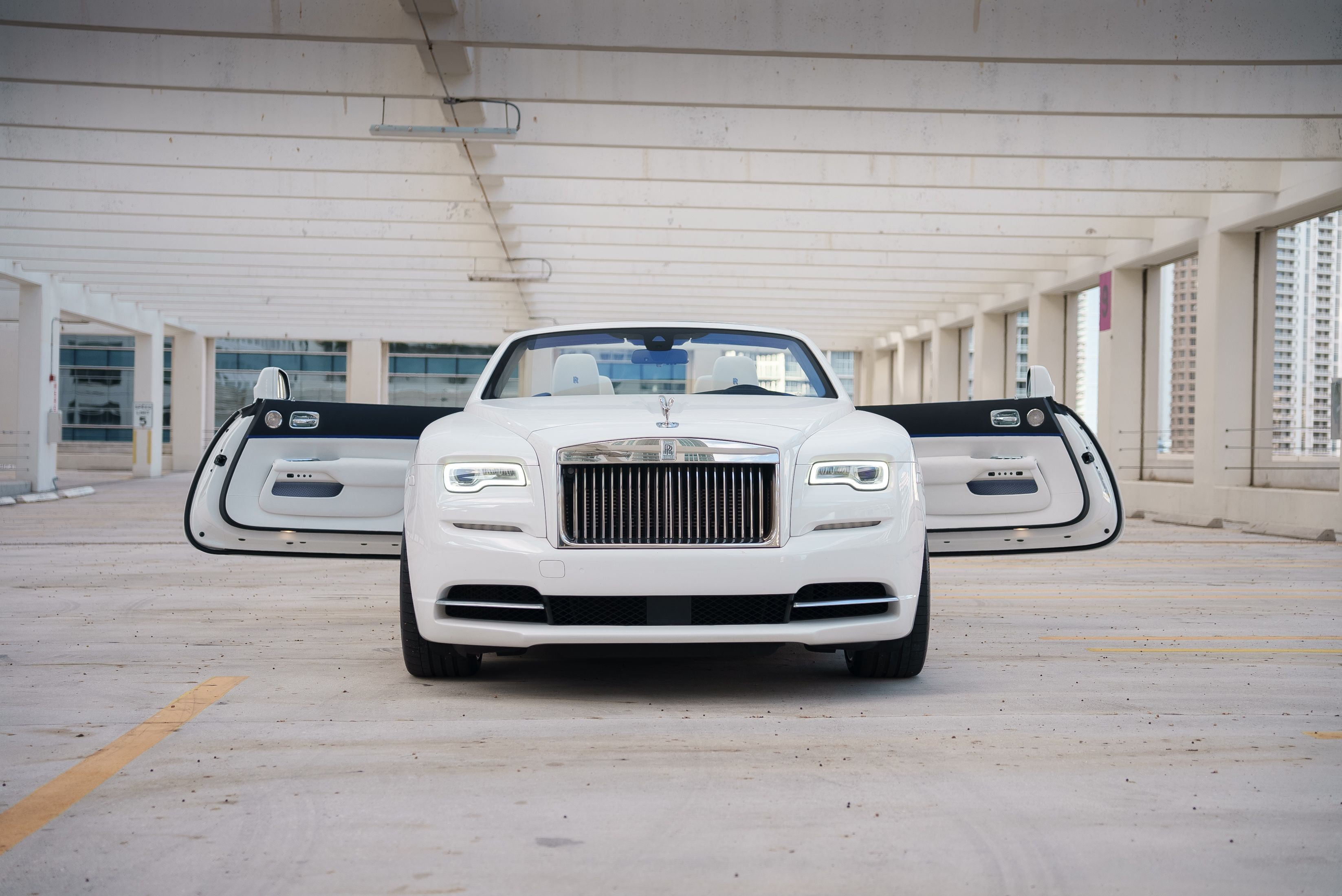 Rolls-Royce Dawn White — interior dashboard