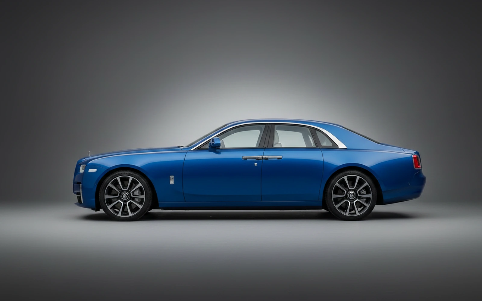 Rolls-Royce Spectre Royce Spectre Blue 2024 — exterior rear view