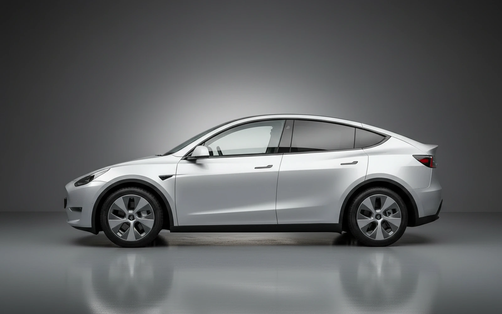 Tesla Model Y Plata 2024 — exterior rear view