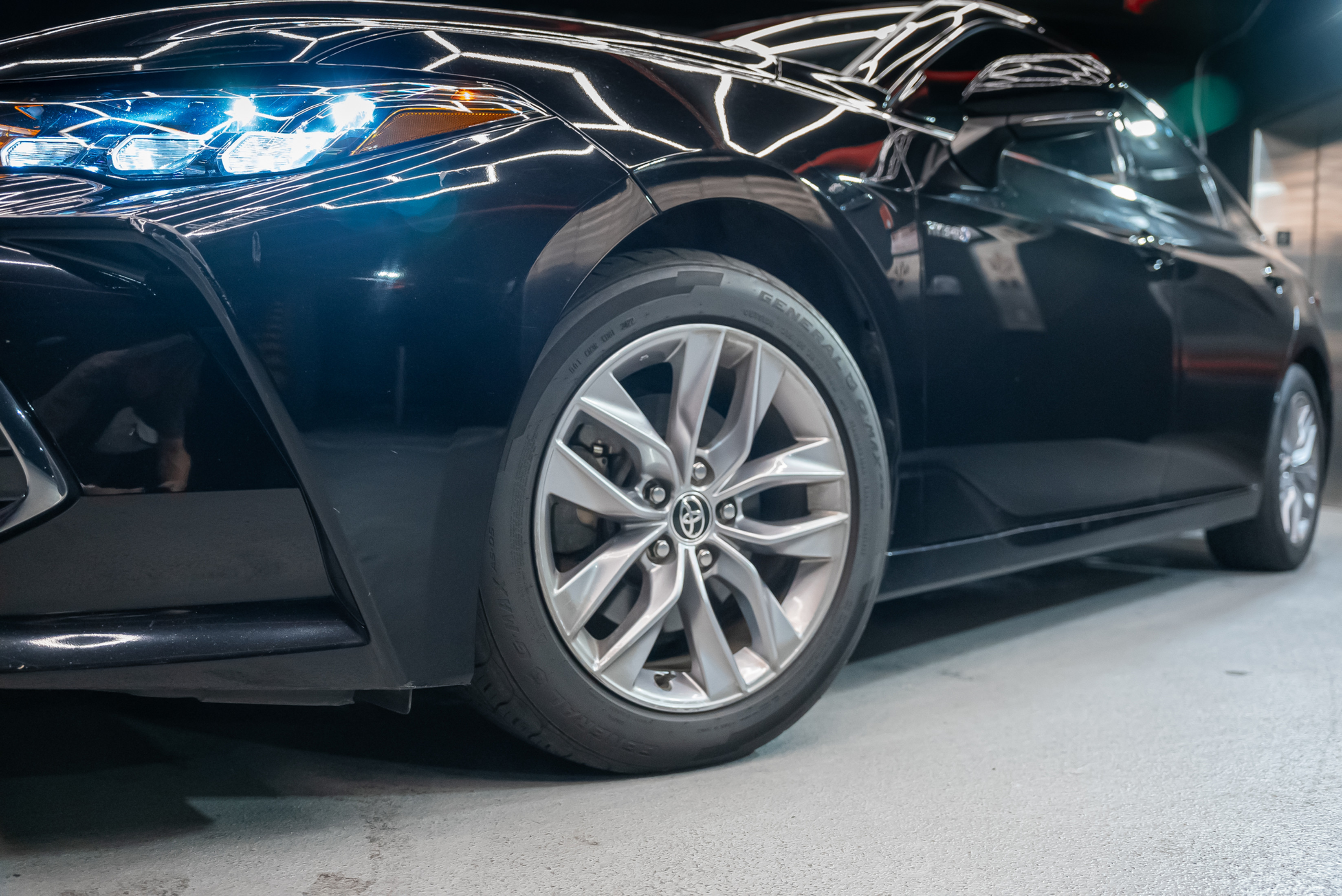 Toyota Avalon White — interior dashboard