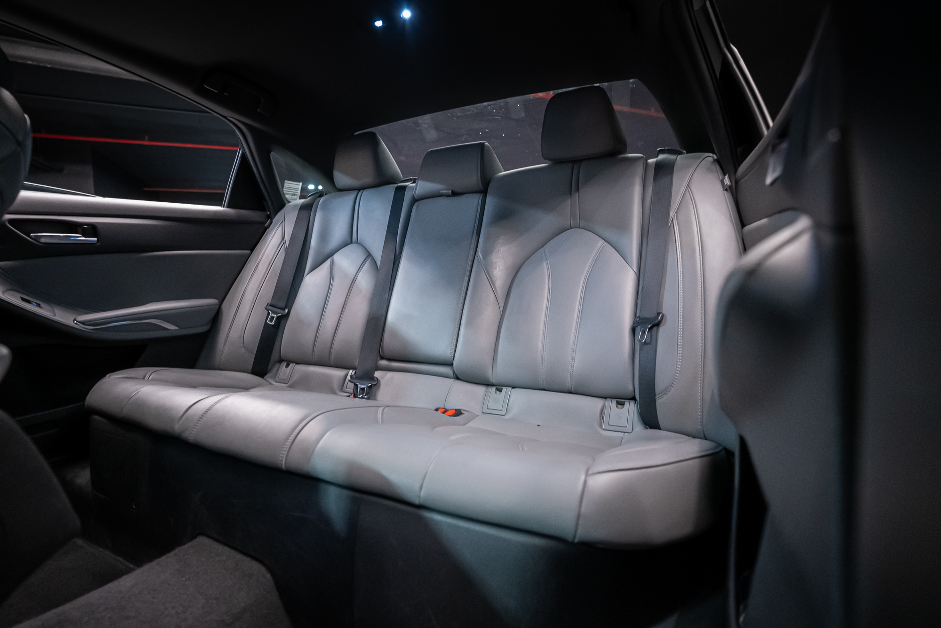 Toyota Avalon White — interior seats