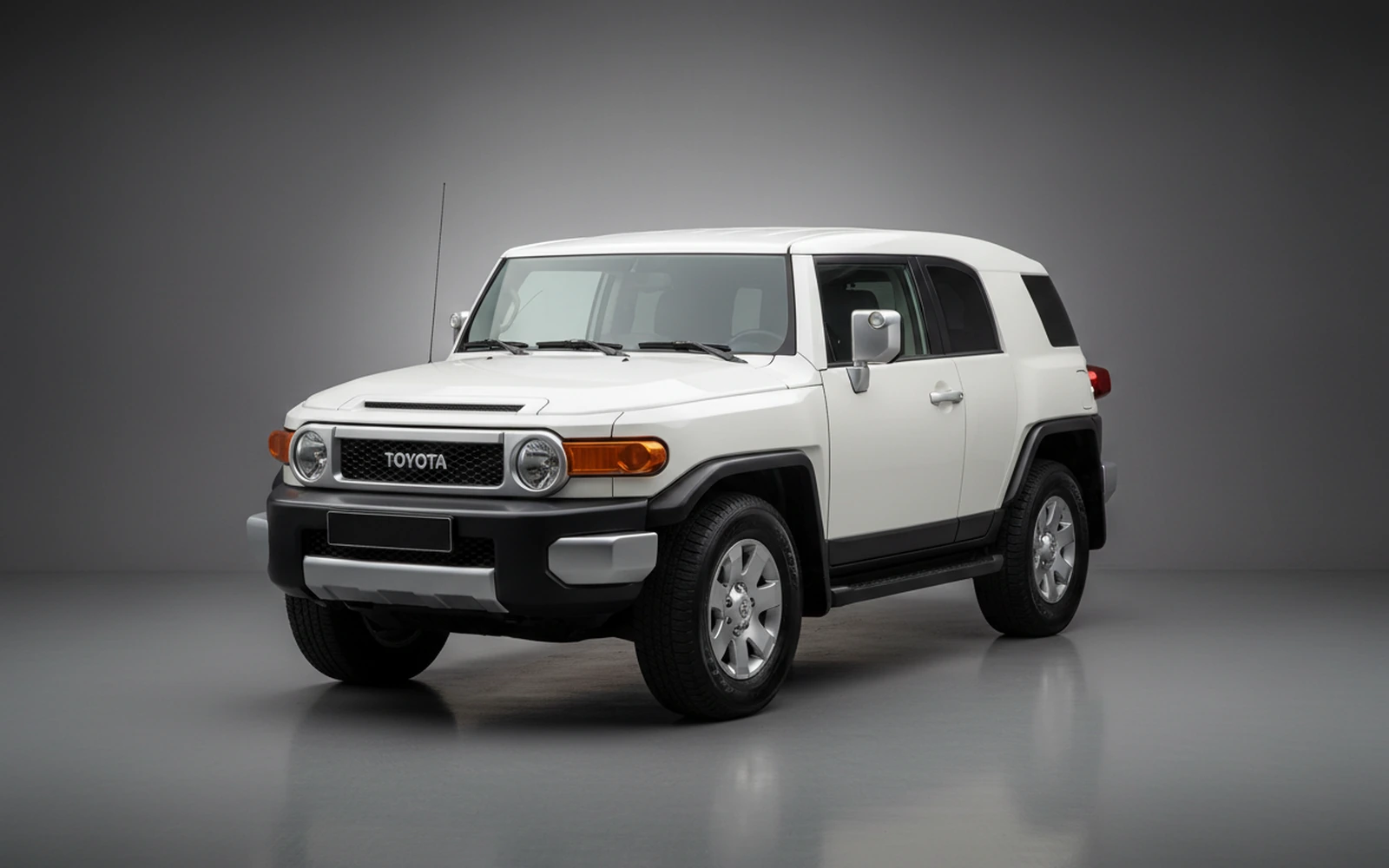 Toyota Fj Cruiser Blanco 2023 for rent in Miami — exterior front view