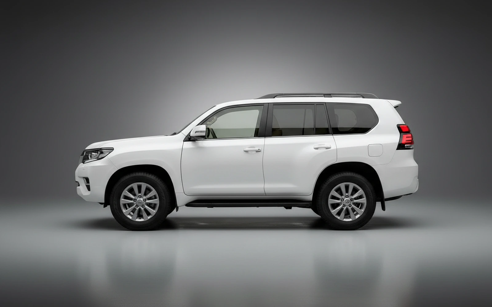Toyota Land Cruiser 300 White 2025 — exterior rear view