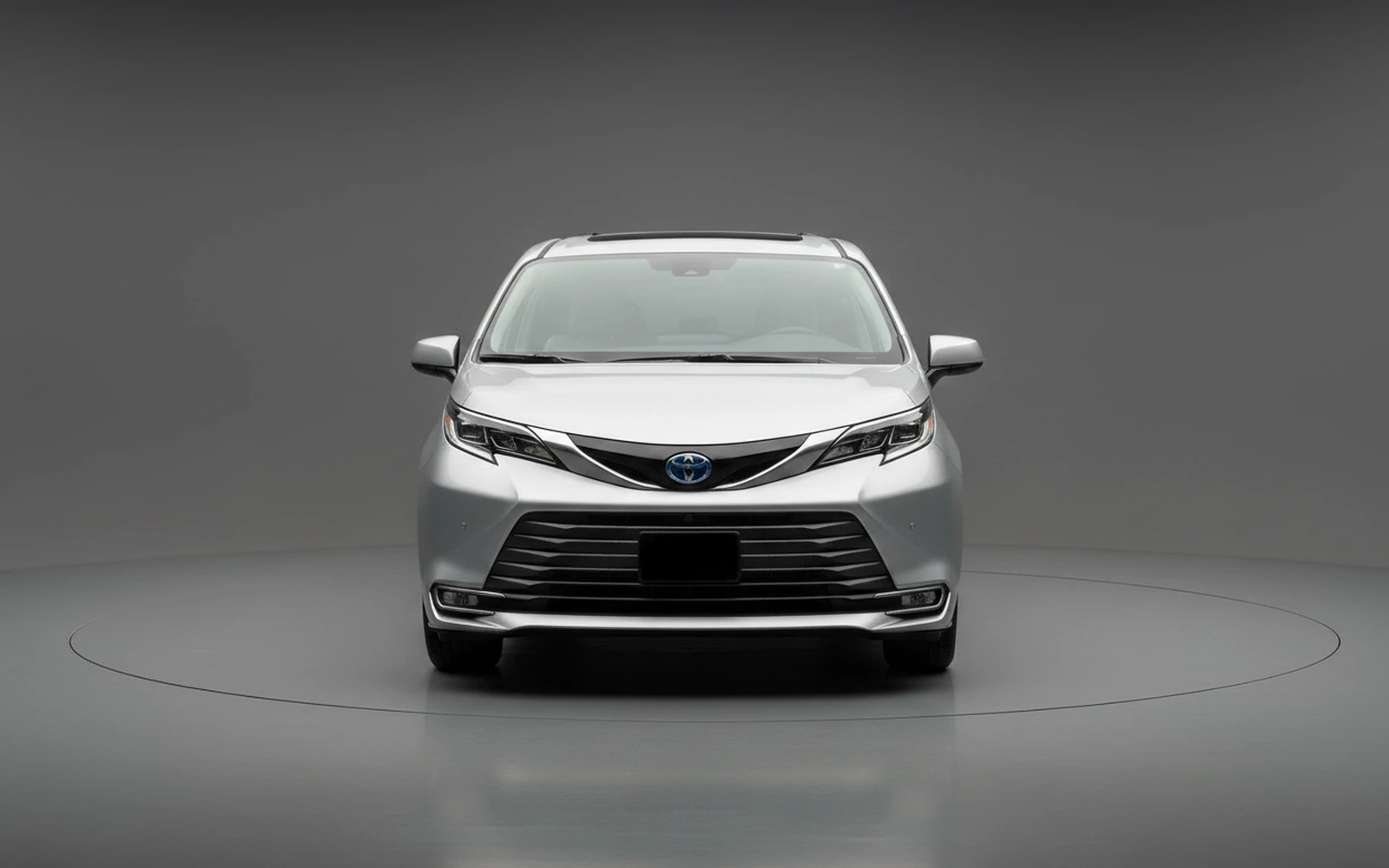 Toyota Sienna Silver 2021 — exterior side view