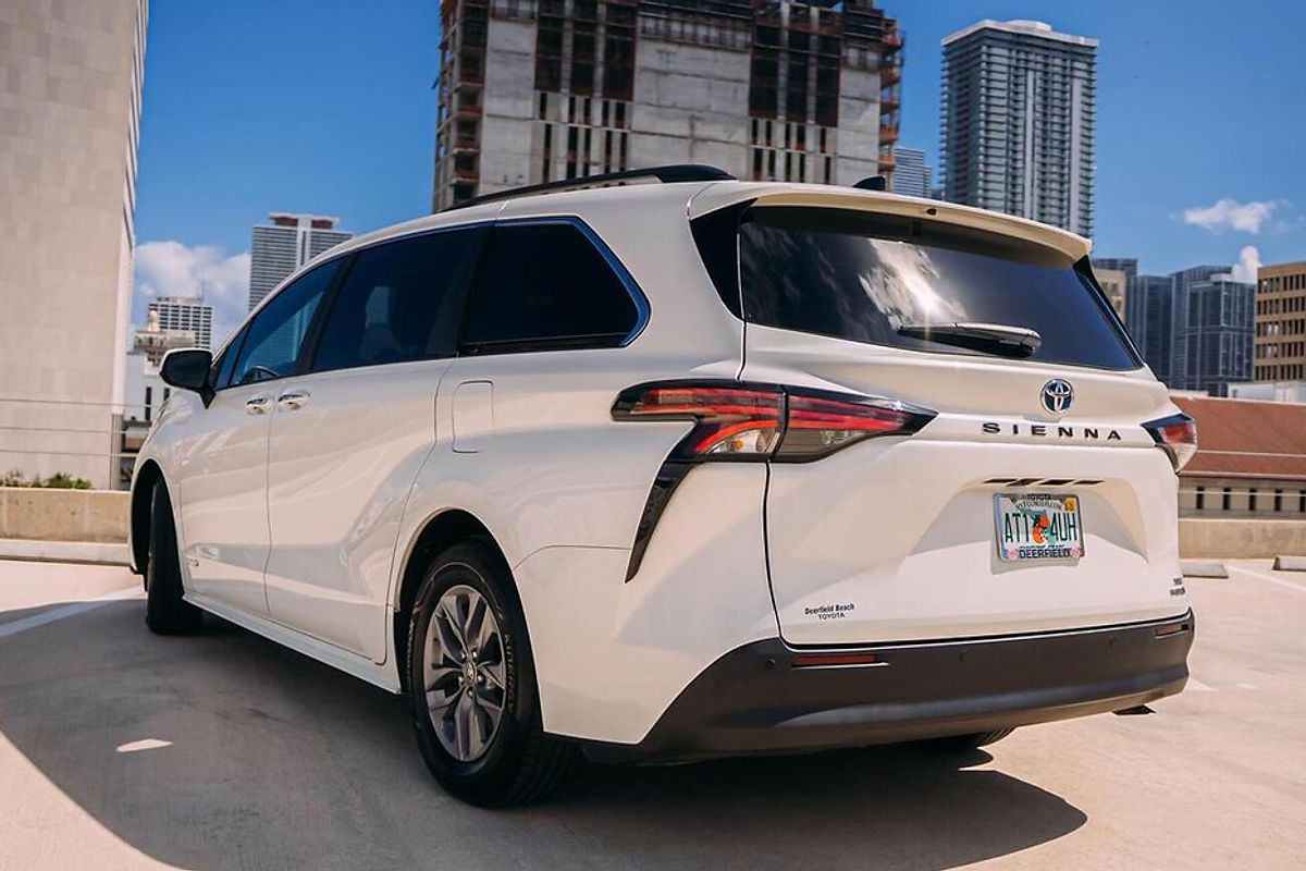 Toyota Sienna White 2021 for rent in Miami — exterior photo