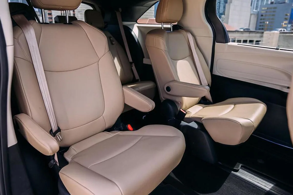 Toyota Sienna White 2021 — exterior side view