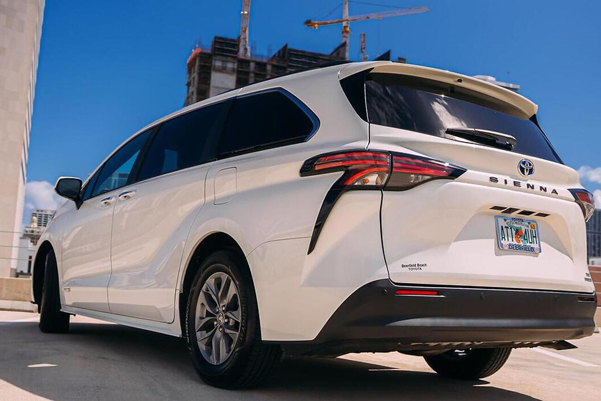 Toyota Sienna White 2021 — exterior rear view