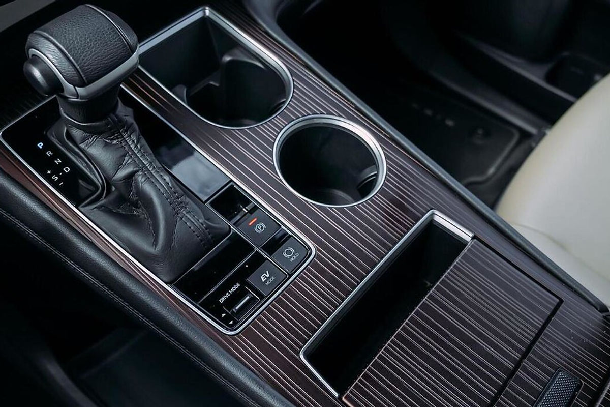 Toyota Sienna White 2021 — photo 8