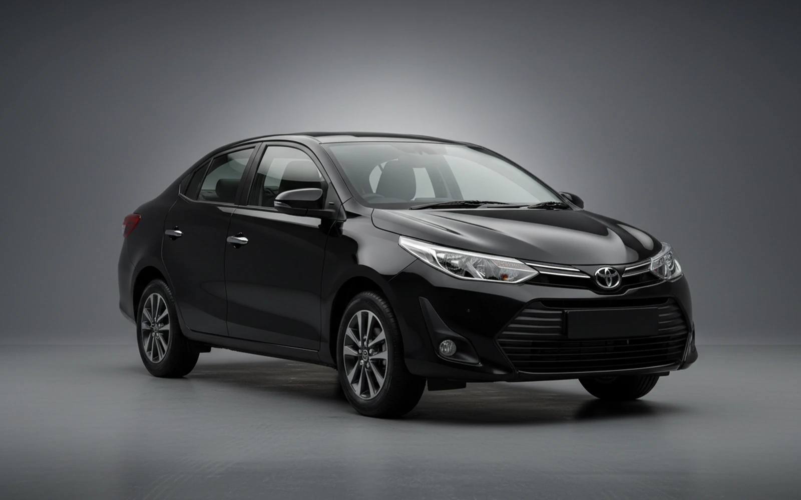 Toyota Yaris Negro 2026 for rent in Miami — exterior front view