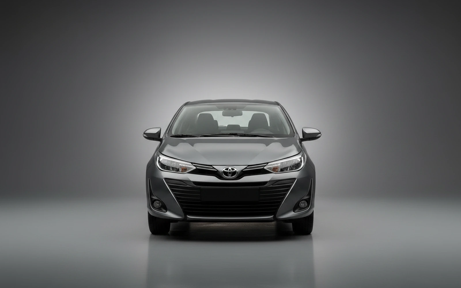 Toyota Yaris Gris 2026 — exterior side view