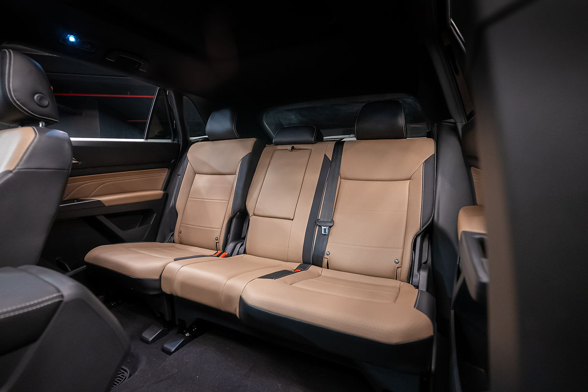 Volkswagen Atlas Cross Sport Black 2021 — exterior side view