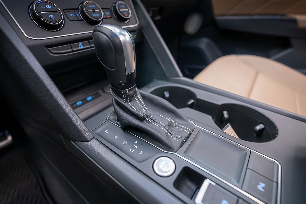 Volkswagen Atlas Cross Sport Black 2021 — interior dashboard